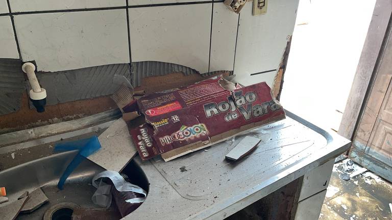 Embalagem de rojão encontrada pela polícia na casa alugada por Francisco Wanderley Luiz em Ceilândia (DF)