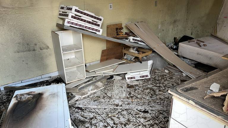 Móveis danificados na casa alugada por Francisco Wanderley Luiz em Ceilândia (DF), após explosão de artefato no local