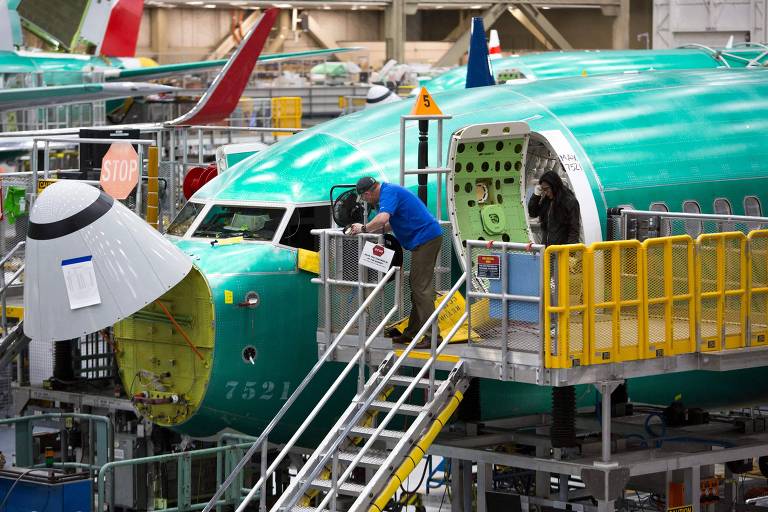 Boeing começa a emitir avisos de demissão