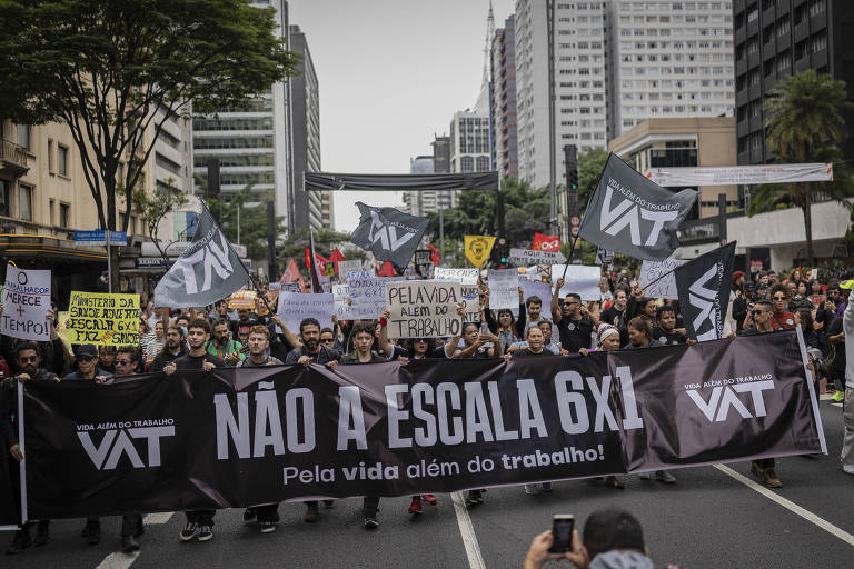 Ato na Avenida Paulista nesta sexta-feira (15/11) pelo fim da escala 6x1, convocado pela deputada Erika Hilton (PSOL-SP). 