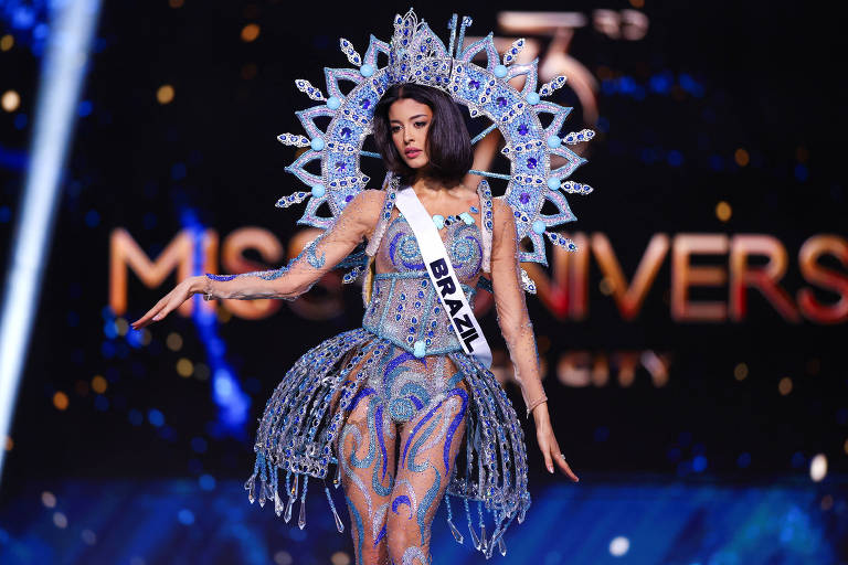 A pernambucana Luana Cavalcante, durante desfile em traje típico do Miss Universo 2024