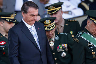 O presidente Jair Bolsonaro participa do Dia do Soldado