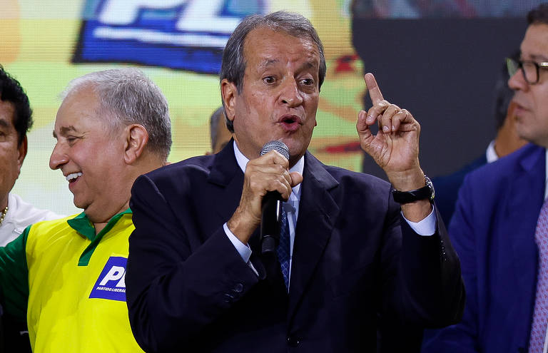 O presidente nacional do PL, Valdemar Costa Neto (PL), segundo a PF, foi o responsável por financiar, divulgar e endossar a ação judicial que alegava, sem base real, fraudes nas eleições presidenciais de 2022