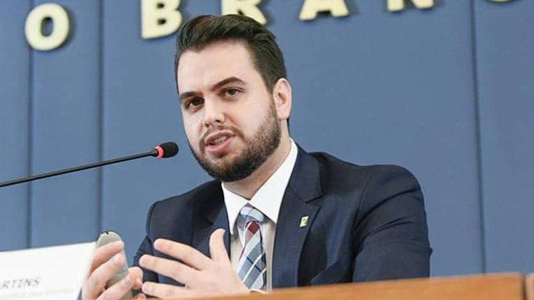 Filipe Martins, ex-assessor especial de Bolsonaro, teria apresentado ao ex-presidente a minuta golpista e participado de reuniões com objetivo de instituir um estado de exceção no país