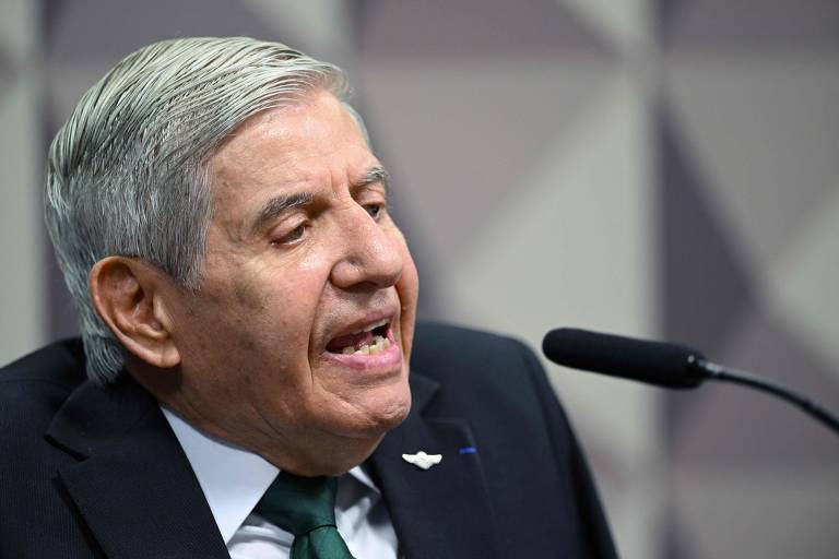 O general Augusto Heleno, ex-ministro do Gabinete de Segurança Institucional (GSI), teria integrado o suposto "núcleo de inteligência paralela", que atuaria na consumação de um golpe de Estado, segundo a PF