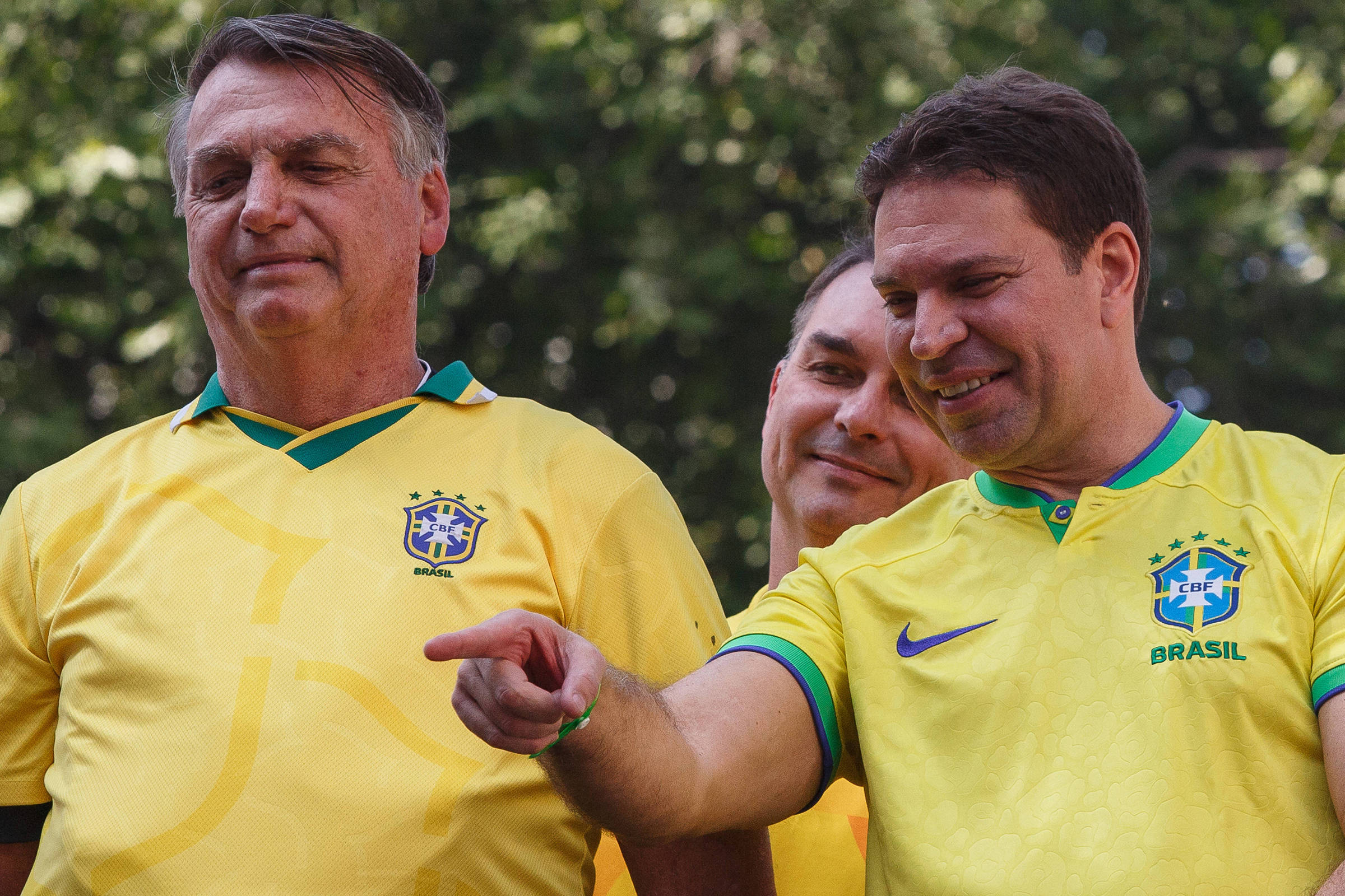Bolsonaro cria aliança entre golpistas e ladrões para atacar STF no conclave do capeta