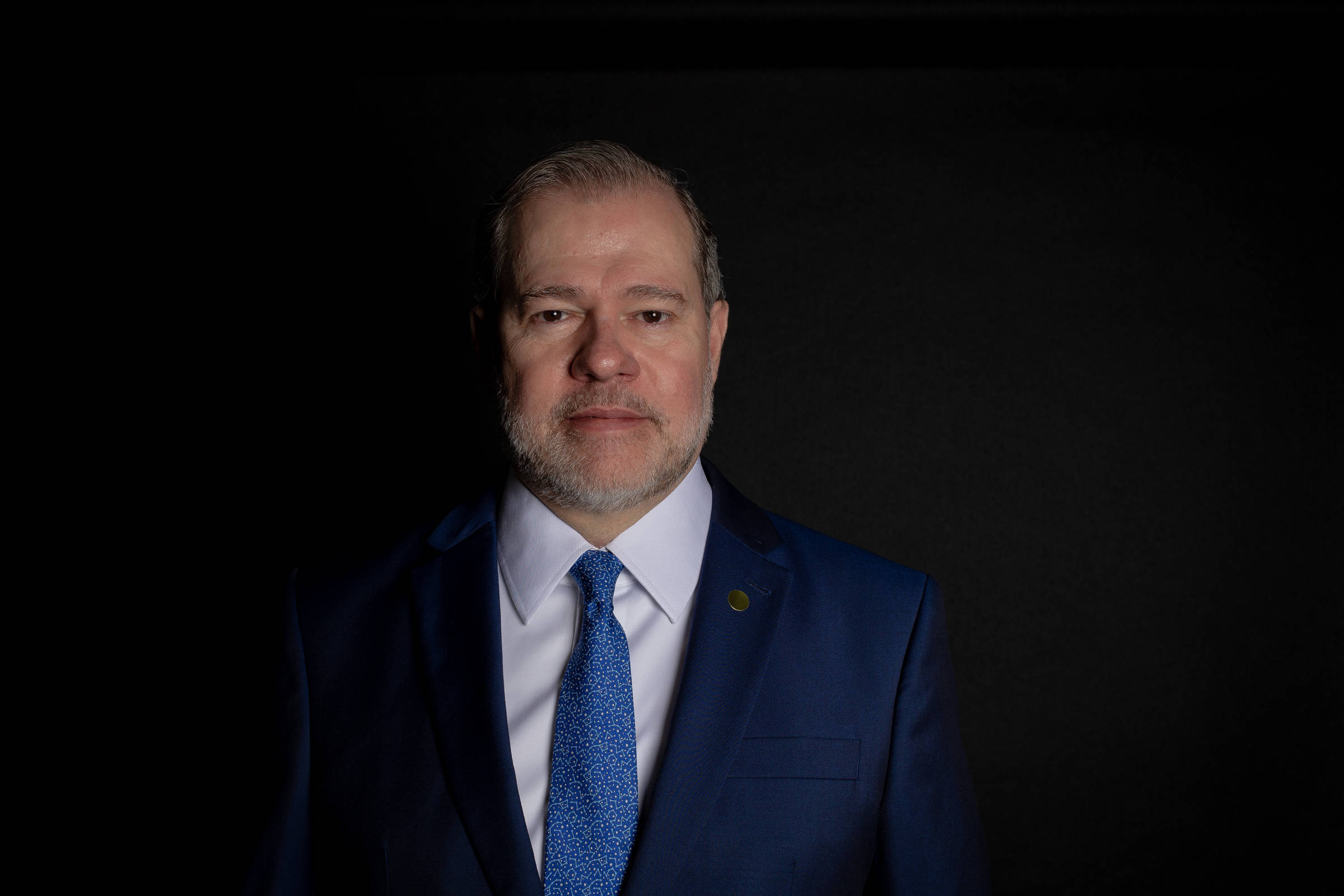 INSS é lento no roubo e rápido no desconto