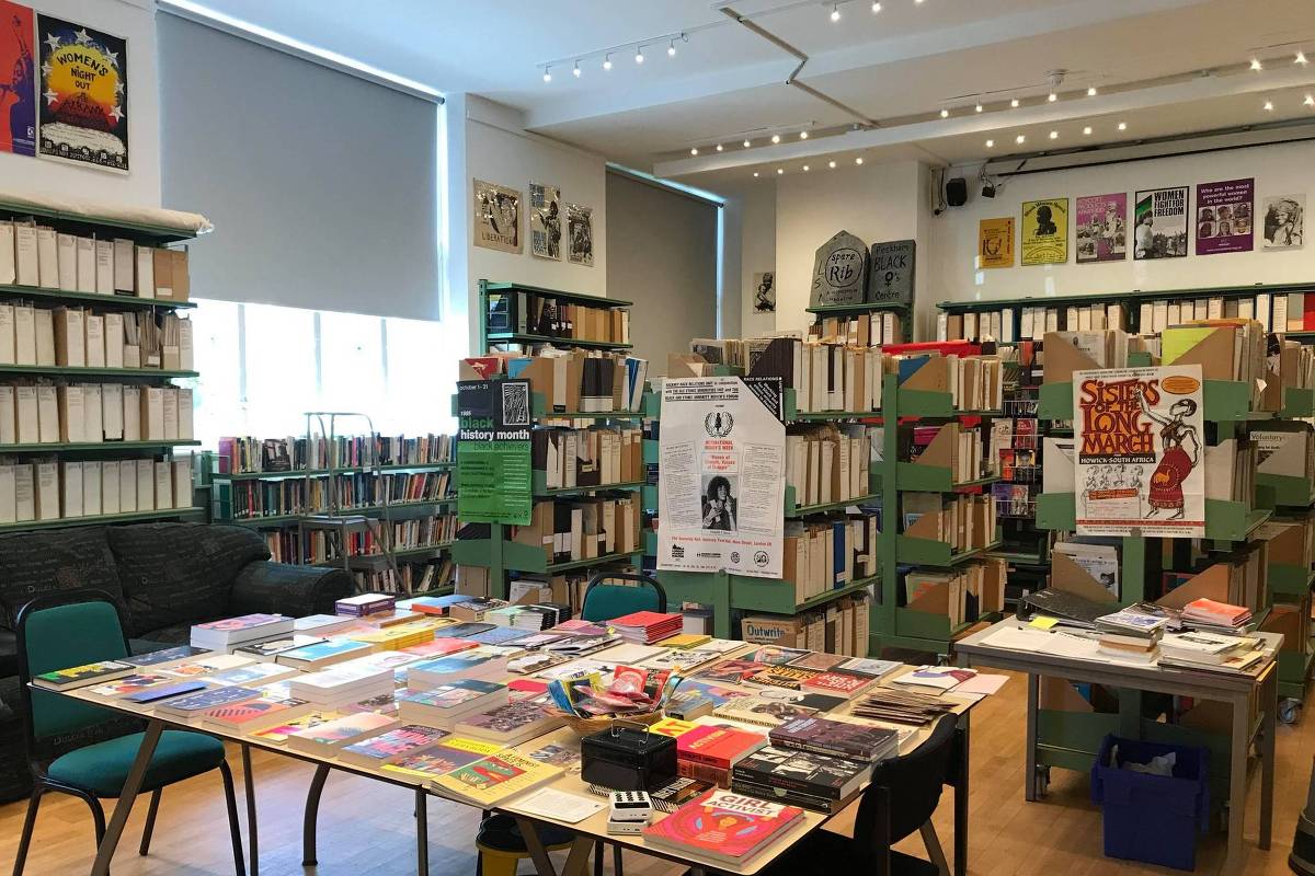 Biblioteca comunitária em Londres arquiva história do movimento feminista e LGBT