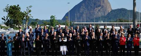 TOPSHOT - Leaders attending the launch of the Global Alliance Against Hunger and Poverty pose for a group photo after the first session of the G20 Leaders' Meeting in Rio de Janeiro, Brazil, on November 18, 2024. (Photo by Ludovic MARIN / AFP)