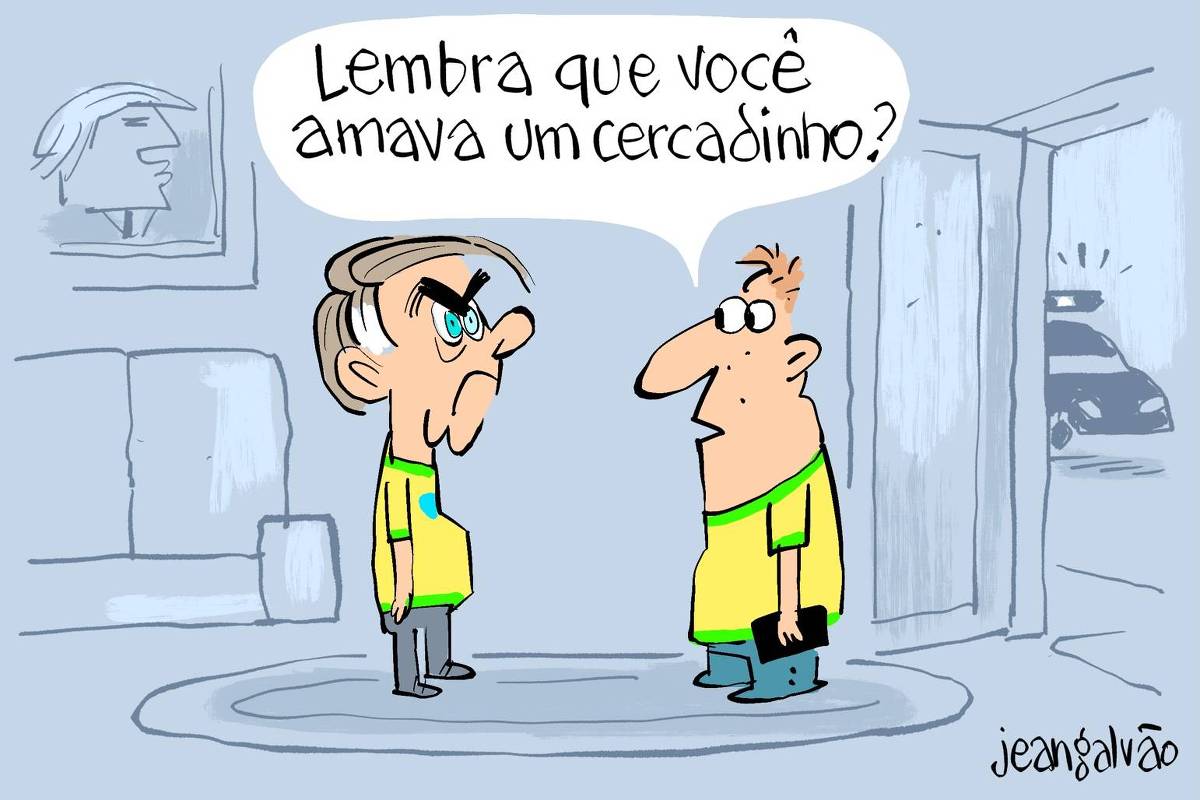 A charge de Jean Galvão publicada na Folha de S.Paulo retrata uma cena em uma sala. Dentro dela, um homem conversa com o ex-presidente Jair Bolsonaro e diz: “Lembra que você amava um cercadinho?”. A porta da sala está aberta, e, ao fundo, é possível ver um carro da Polícia Federal se aproximando pela rua.