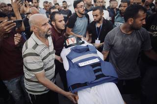 MIDEAST-GAZA-JABALIA-JOURNALIST-FUNERAL