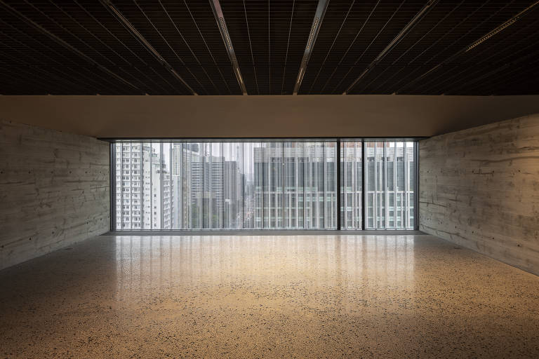 Interior do novo edifício do Masp, com vista para a avenida Paulista