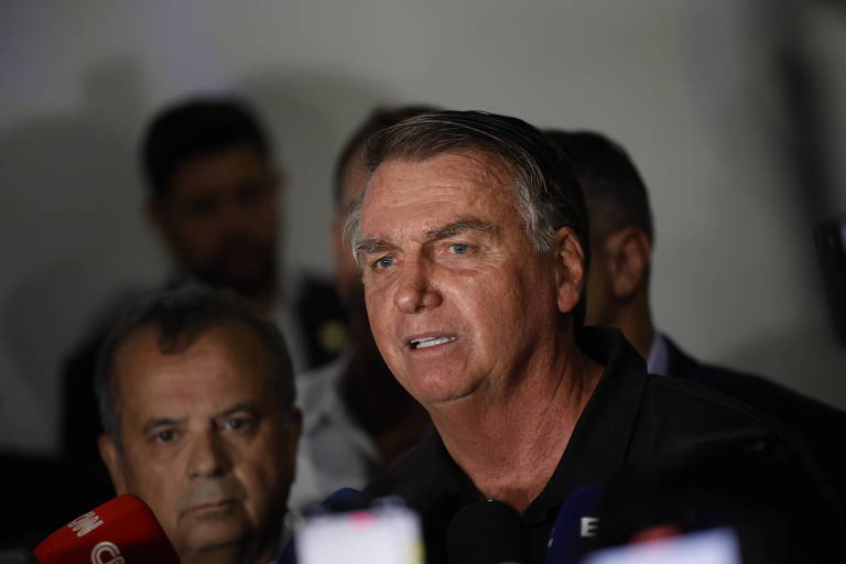 A Polícia Federal encerrou as apurações sobre a trama golpista de 2022 e concluiu que o ex-presidente Jair Bolsonaro planejou e atuou em um plano para impedir a posse de Lula; além dele, foram indiciadas outras 36 pessoas