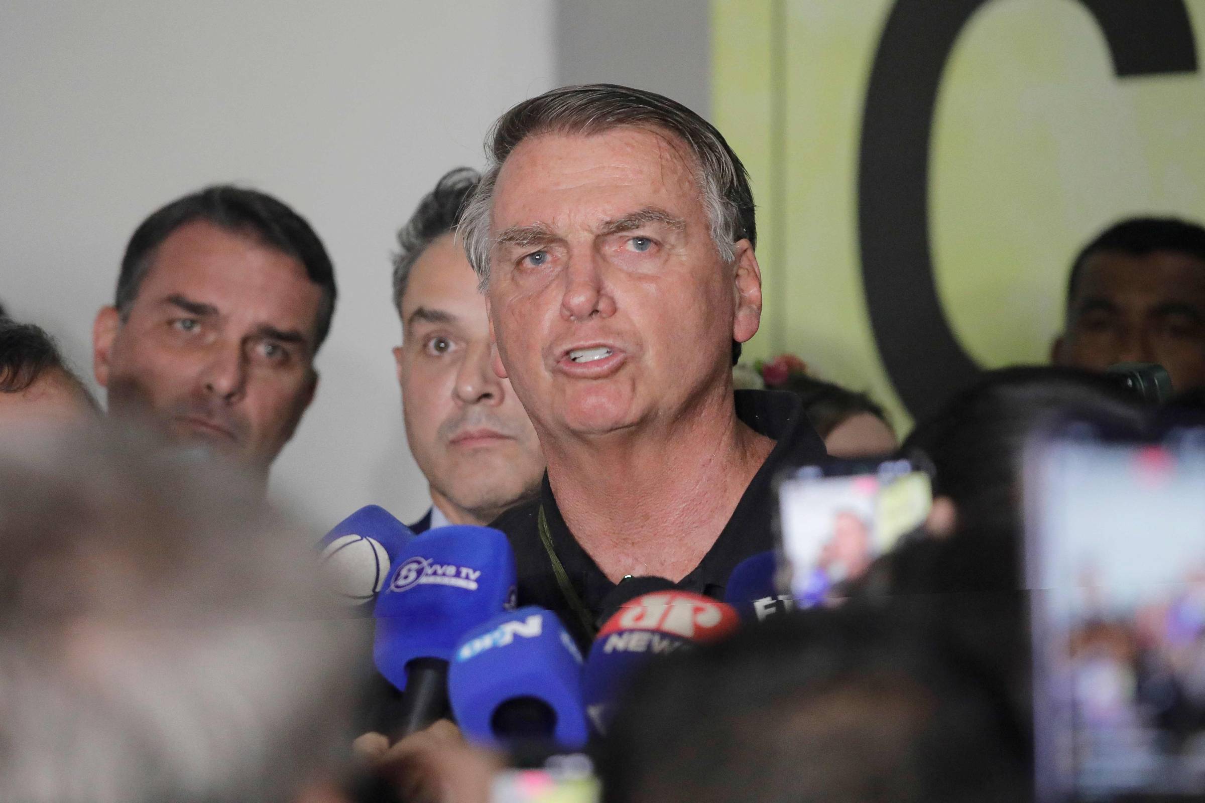 Bolsonaro descarta filhos para Presidência e diz ao NYT sobre 2022: 'Esqueça, perdemos'