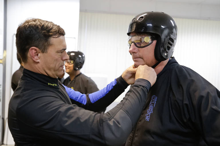 O ex-presidente da República, Jair Bolsonaro, durante visita ao Comando de Operações Especiais