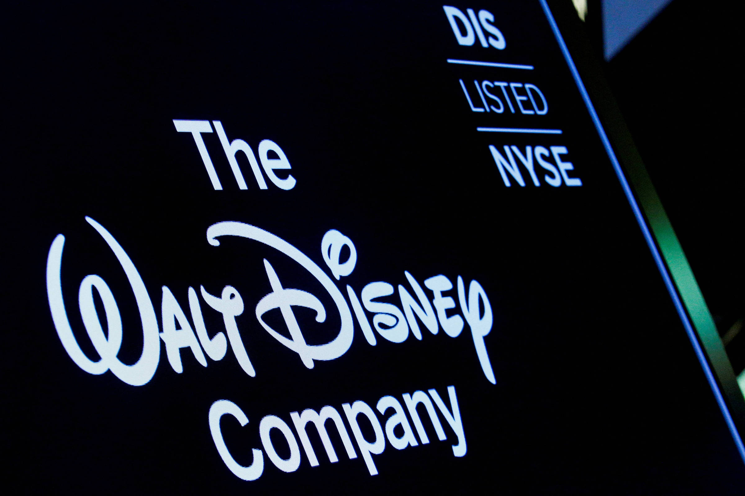 Disney Anuncia Demissões em Massa: Impacto nos Setores de Cinema, TV e Finanças