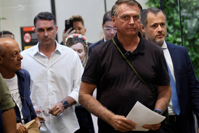 Ainda segundo a PF, ajudou a elaborar a minuta do decreto que impediria a posse do governo eleito, estabeleceria o estado de defesa e criaria a Comissão de Regularidade Eleitoral para reverter o resultado eleitoral