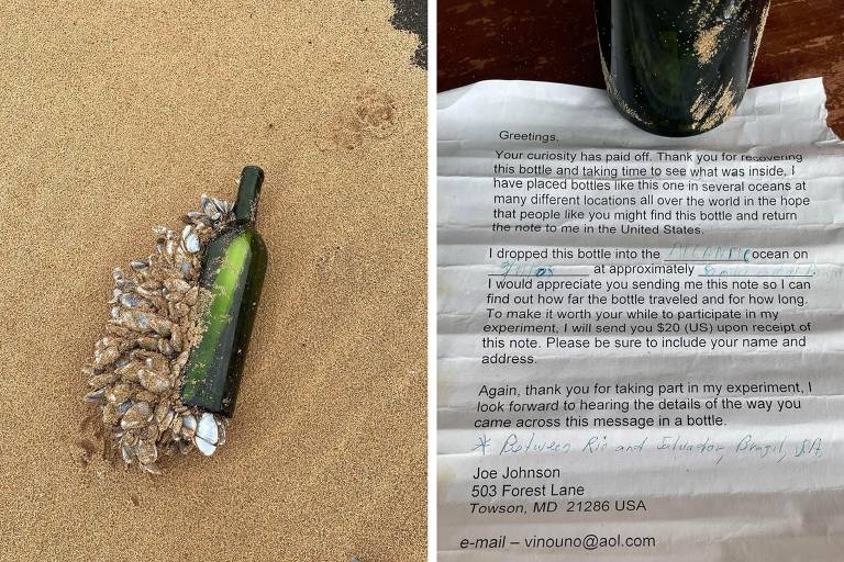 A imagem mostra uma garrafa verde parcialmente enterrada na areia de uma praia, cercada por conchas e areia. Ao lado, há uma carta amassada que explica que a garrafa foi lançada ao oceano Atlântico e pede informações sobre sua jornada. A carta menciona que o remetente enviará uma recompensa de $20 pela participação na experiência.