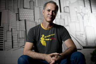 O jornalista Jotabe Medeiros, critico e reporter do jornal, O Estado de S.Paulo, lanca o livro; O Bisbilhoteiro das Galaxias, No Lado B da Cultura Pop.