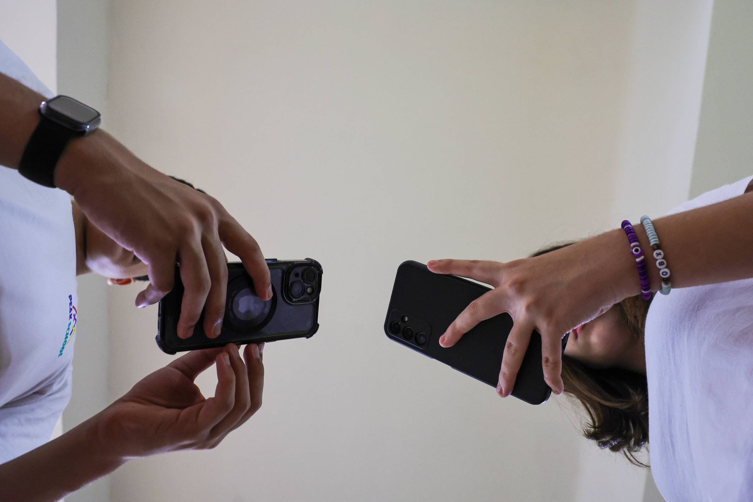 É necessário um debate sobre o uso do celular na escola