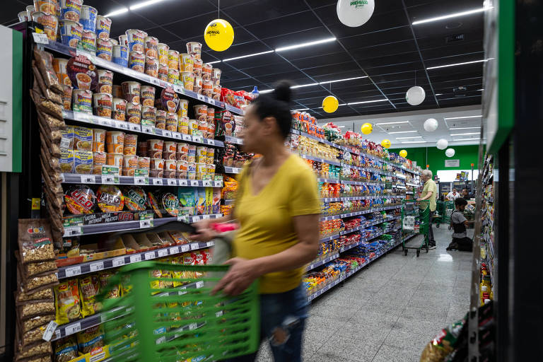 Nos supermercados， a alta que havia sido de 3，1% no café em pó， em dezembro， foi de 8，1% em janeiro， segundo o IPC da FGV