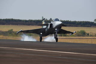 VOO INAUGURAL DO CAÇA GRIPEN DA FAB