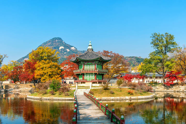 Palácio Gyeongbokgung, em Seul, no outono