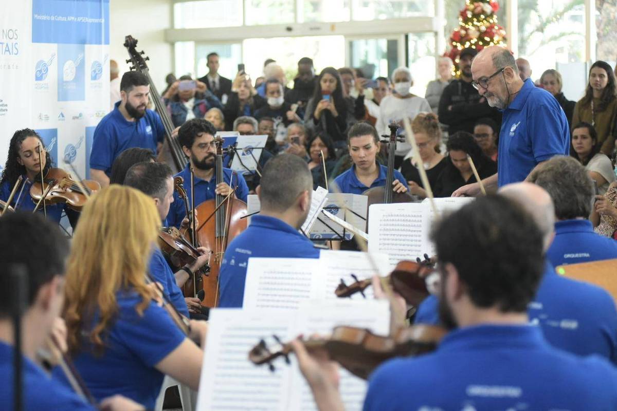 Pacientes do Icesp recebem orquestra com músicas brasileiras