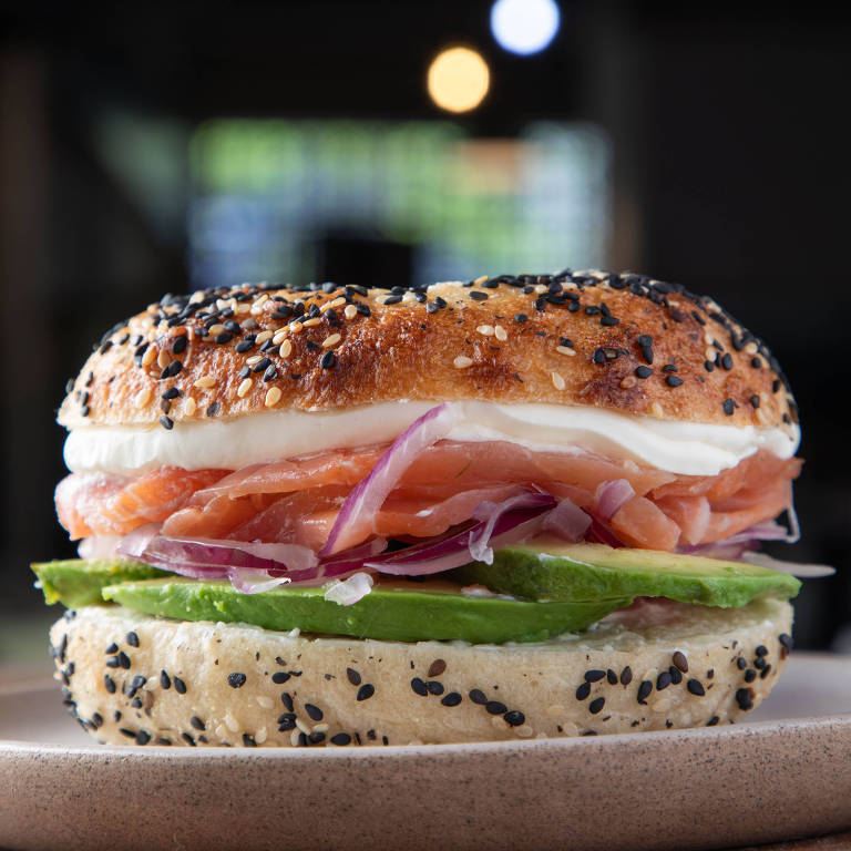 Bagel com salmão do Borgo Deli, na Santa Cecília