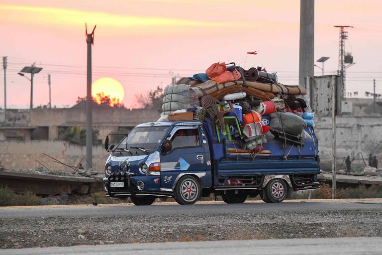 Curdos deixam a região de Aleppo após queda da cidade para a HTS