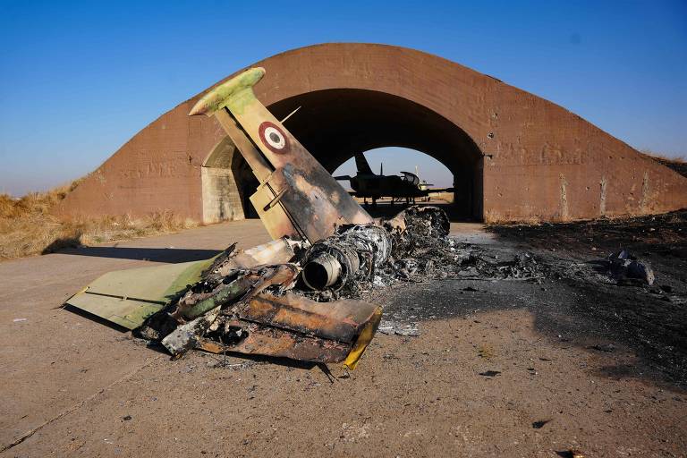 Avião de ataque leve L-39 da Síria destruído na base de Kweyris