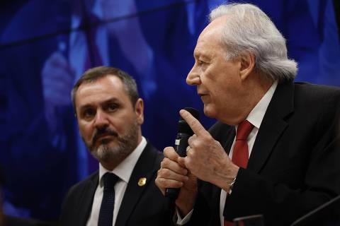 BRASÍLIA, DF, BRASIL -03/12/2024: O ministro da Justiça, Ricardo Lewandowski, ao lado do Diretor Geral da PF, delegado Andrei Rodrigues, participa de sessão da Comissão de Segurança Pública da Câmara dos Deputados, presidida pelo deputado Alberto Fraga. (FOTO: Pedro Ladeira/Folhapress, PODER)