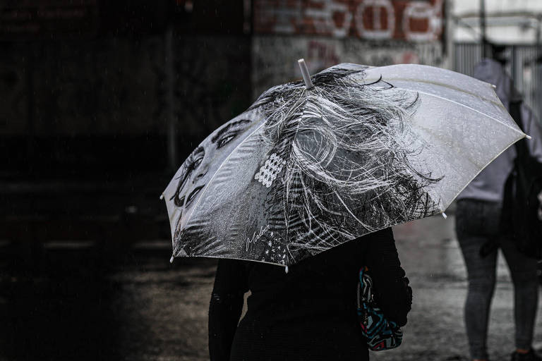 Início de semana deve ter máxima de 25°C e pancadas de chuva em SP