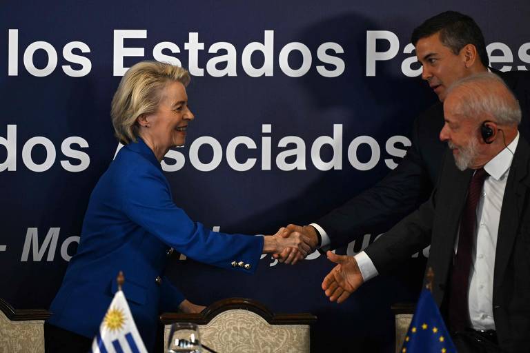 A europeia Von der Leyen cumprimenta os presidentes Santiago Peña (Paraguai) e Lula (Brasil)