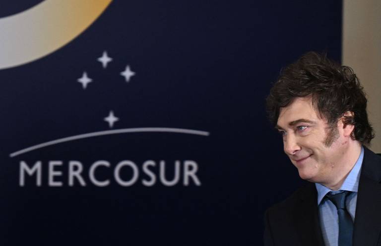 O ponto de maior conflito atual no Mercosul, o argentino Javier Milei; sob sua influência, demais países que não o Brasil devem parar de financiar o Instituto de Políticas Públicas e Direitos Humanos do bloco