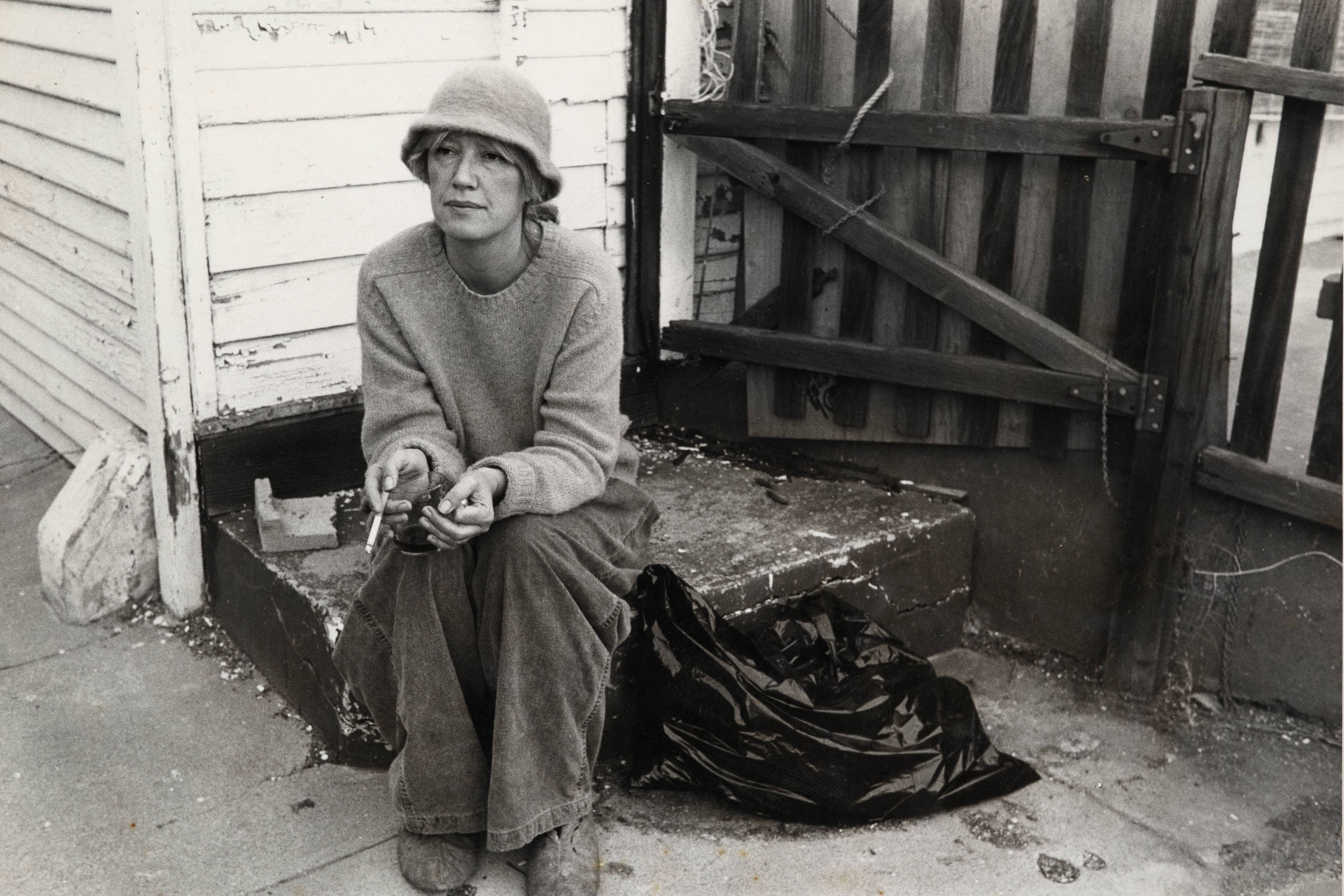 Eve Babitz chega ao Brasil com livro curioso, mas cheio de limitações