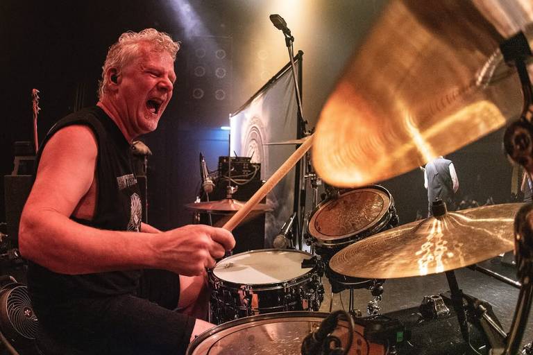 Iron Maiden anuncia novo baterista após último show com Nicko McBrain na banda