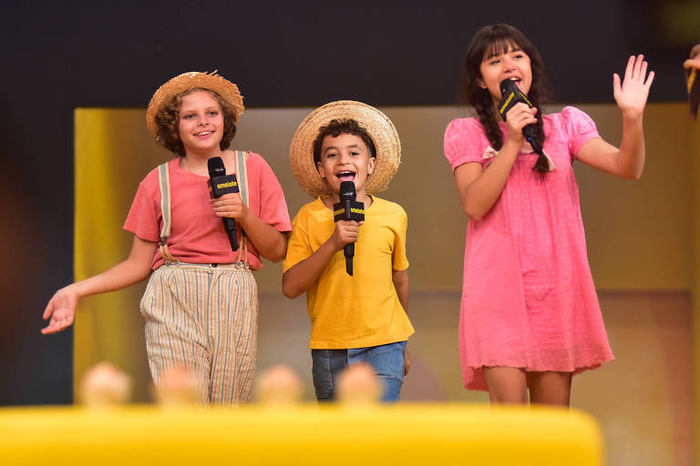 Chico Bento (Isaac Amendoim), Zé Lelé (Pedro Dantas) e Rosinha (Anna Júlia Dias)