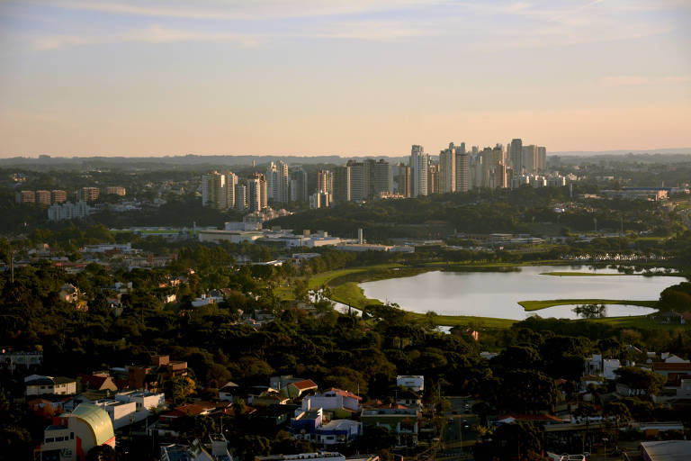 Curitiba é cidade com maior demanda imobiliária em faixa de renda entre R$ 2.000 e R$ 12 mil, diz estudo
