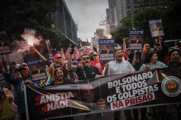 Atos esvaziados pelo país pedem prisão de Bolsonaro - 10/12/2024 - Poder - Folha