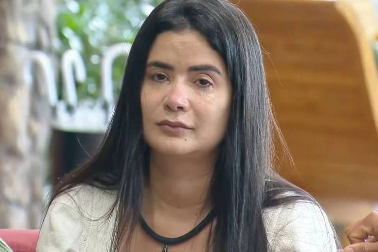 Vanessa chora após levar fora de Sidney