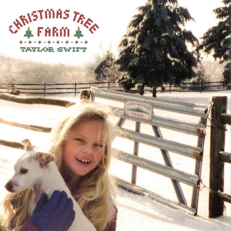 A imagem mostra uma menina com cabelo longo e loiro, segurando um cachorro branco com manchas marrons. Ela está sorrindo e vestindo uma blusa roxa e luvas azuis. Ao fundo, há uma cerca de madeira e árvores cobertas de neve. Um sinal na cerca diz 'Pine Ridge Farm'. O céu está claro e a cena transmite uma atmosfera de inverno.