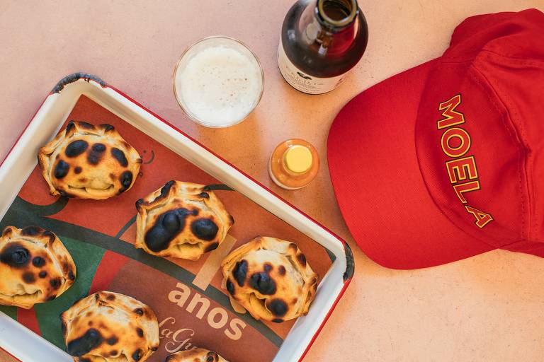 Empanada de língua e jiló do La Guapa, em parceria com o bar Moela