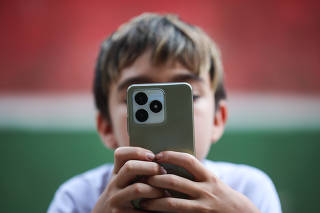 Proibição de celular nas escolas
