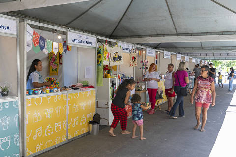 Expositores na feira no Flexal