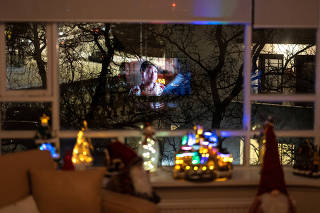 Evacuated family from Grindavik prepares for Christmas