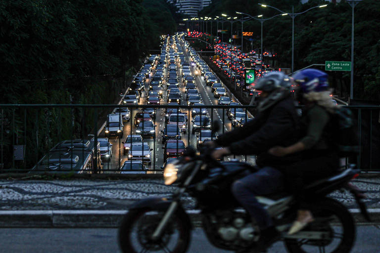 Trânsito em SP é o maior para o mês de dezembro desde 2019