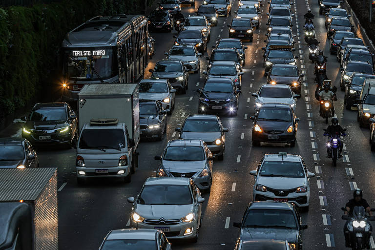 Engarrafamento na cidade de São Paulo; recorde de lentidão no ano foi em agosto, com 1.510 km