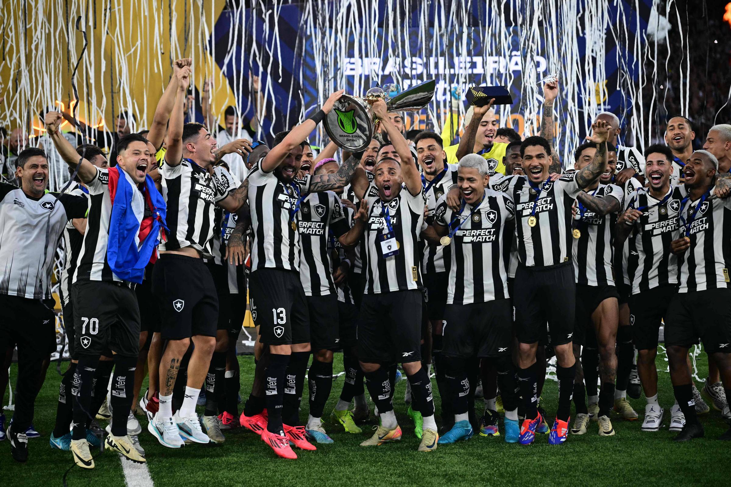 Stycer conta agonia e glória de torcer pelo Botafogo