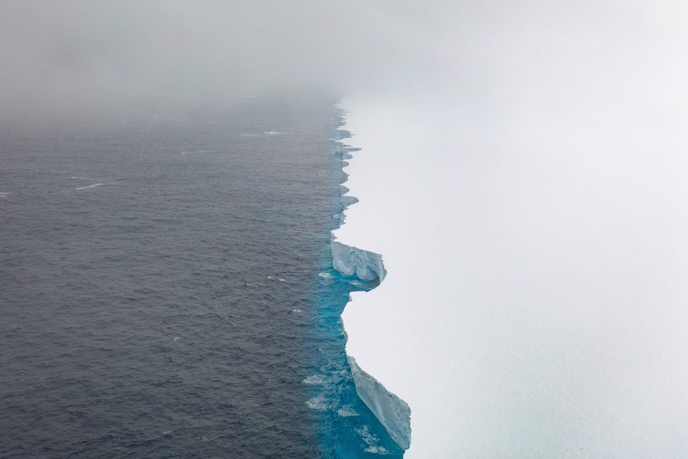 Maior iceberg do mundo se solta na Antártida e vai em direção ao norte